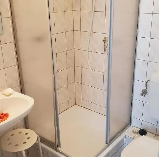 Zum Schlauncafe Hotel